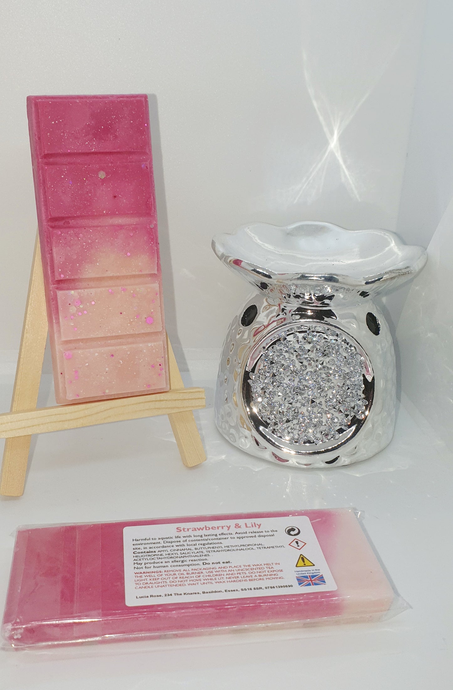 Strawberry & Lily scented snap bar